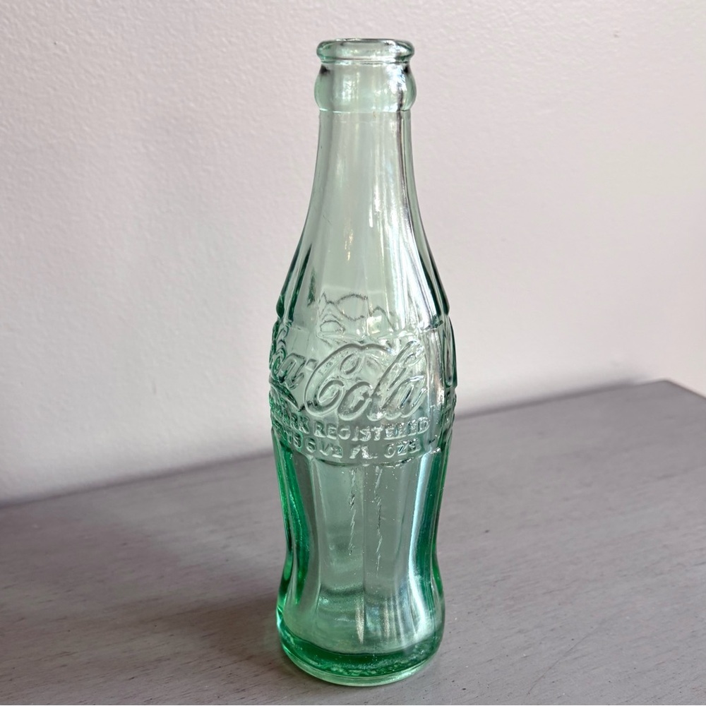 VTG Coca-Cola Coke Soda Light Green Embossed Glass Bottle Wilmington DE Retro - Picture 4 of 10